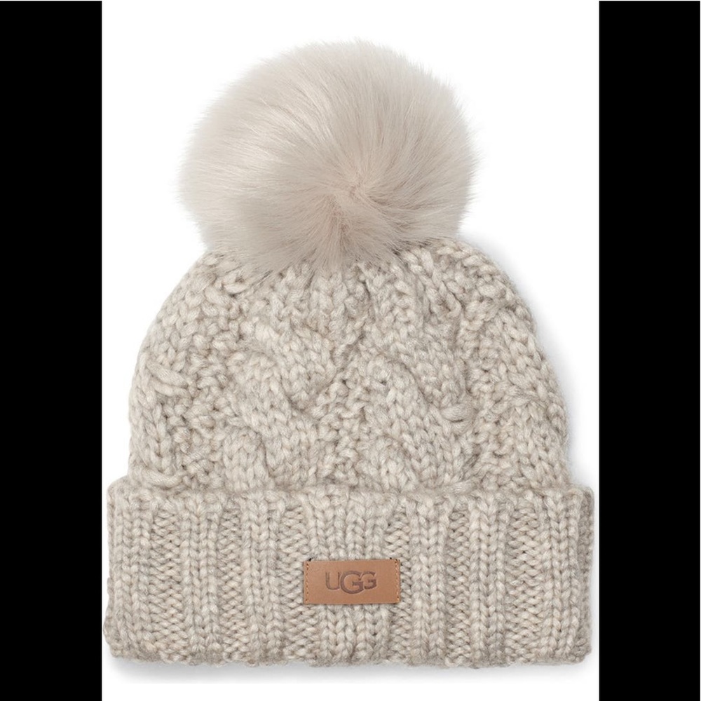 NWT Ugg Cable knit Beanie with Faux Fur Pom